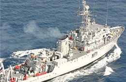 Tàu chiến của hải quân Ấn Độ lại bốc cháy